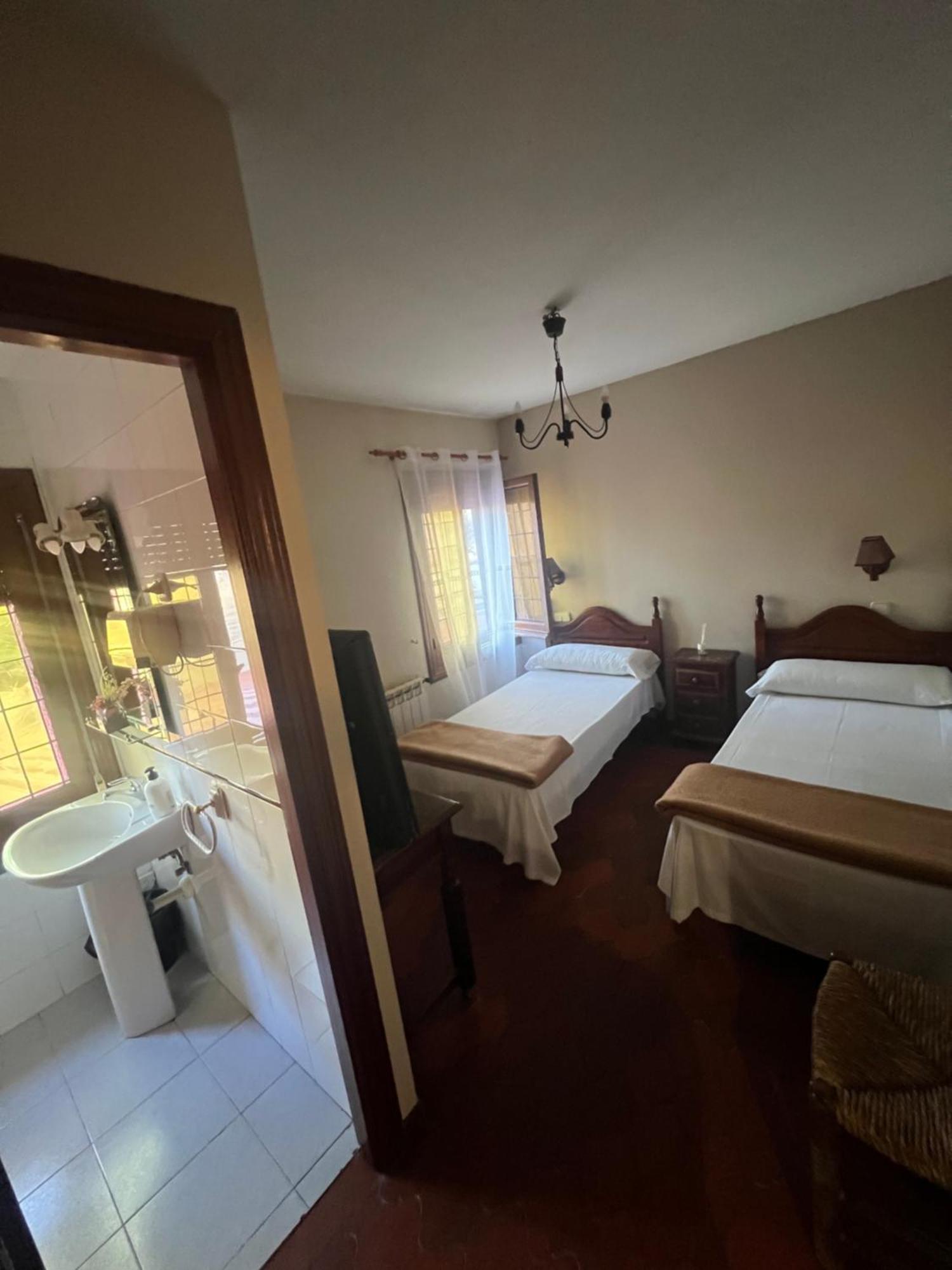 Hostal Sabor Fusion 호텔 La Pradera de Navalhorno 외부 사진